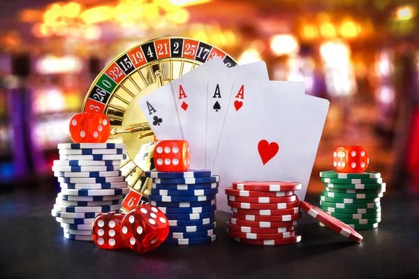 Sic Bo dice game with three dice and betting options